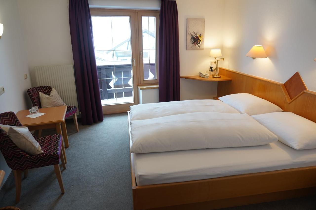 Quality Hosts Arlberg - Hotel Goldenes Kreuz B&B Σανκτ Αντόν αμ Άλμπεργκ Εξωτερικό φωτογραφία