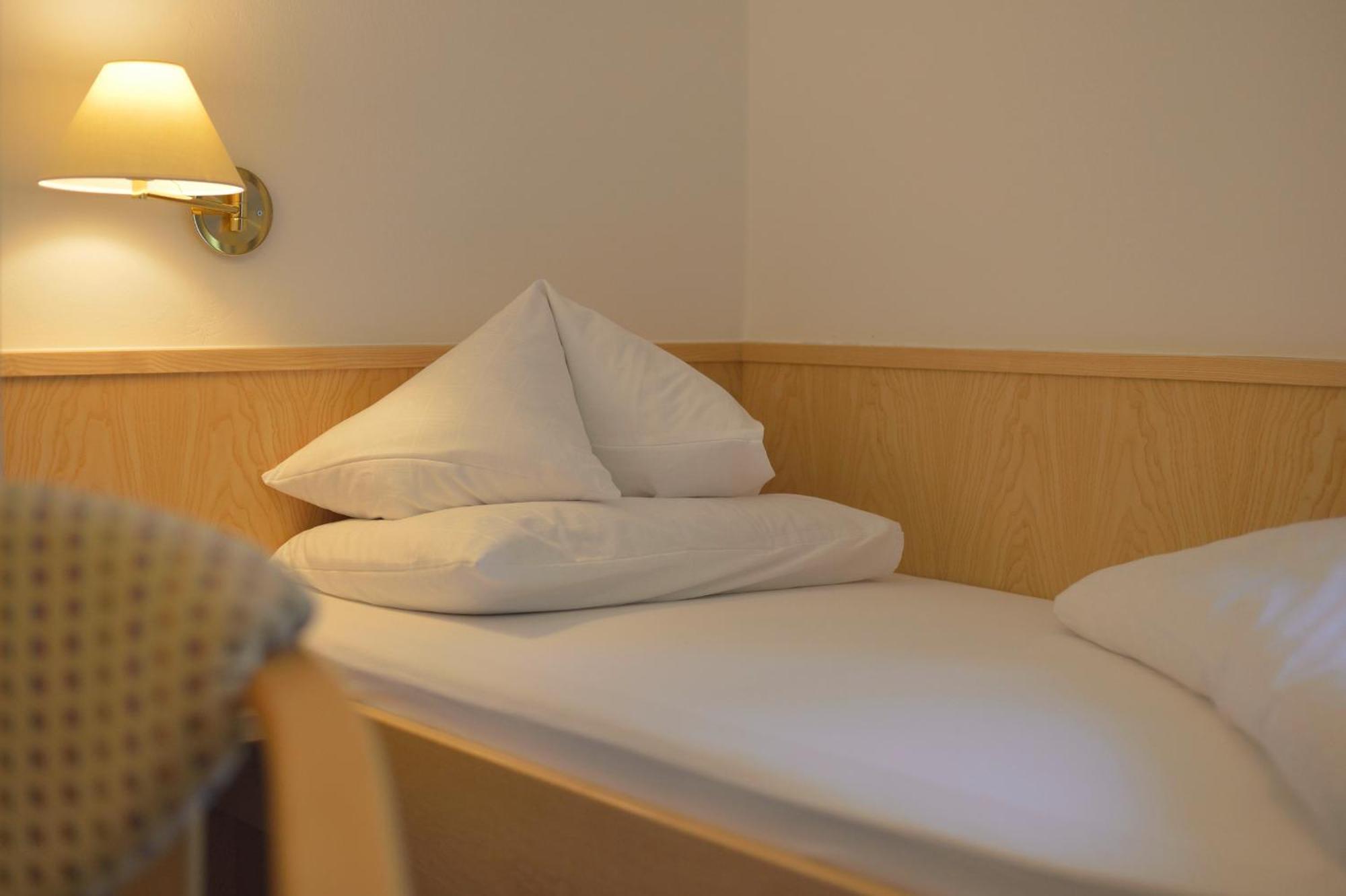Quality Hosts Arlberg - Hotel Goldenes Kreuz B&B Σανκτ Αντόν αμ Άλμπεργκ Δωμάτιο φωτογραφία