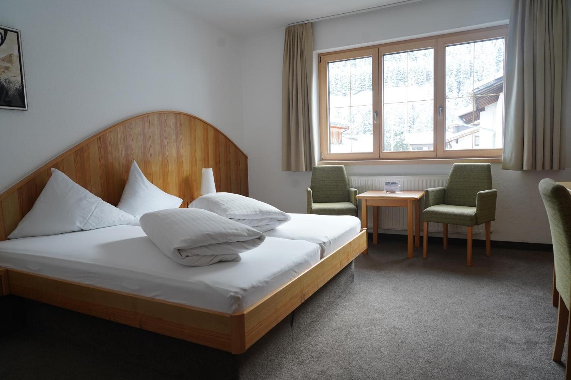 Quality Hosts Arlberg - Hotel Goldenes Kreuz B&B Σανκτ Αντόν αμ Άλμπεργκ Εξωτερικό φωτογραφία