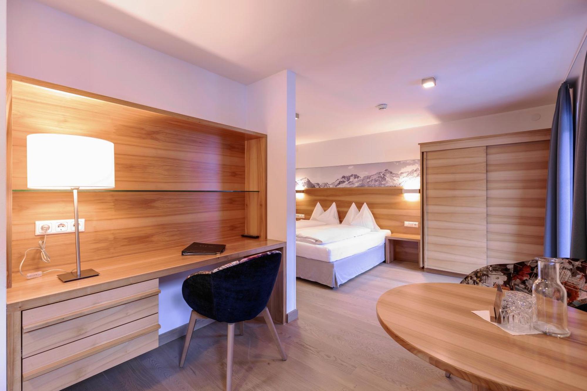 Quality Hosts Arlberg - Hotel Goldenes Kreuz B&B Σανκτ Αντόν αμ Άλμπεργκ Εξωτερικό φωτογραφία