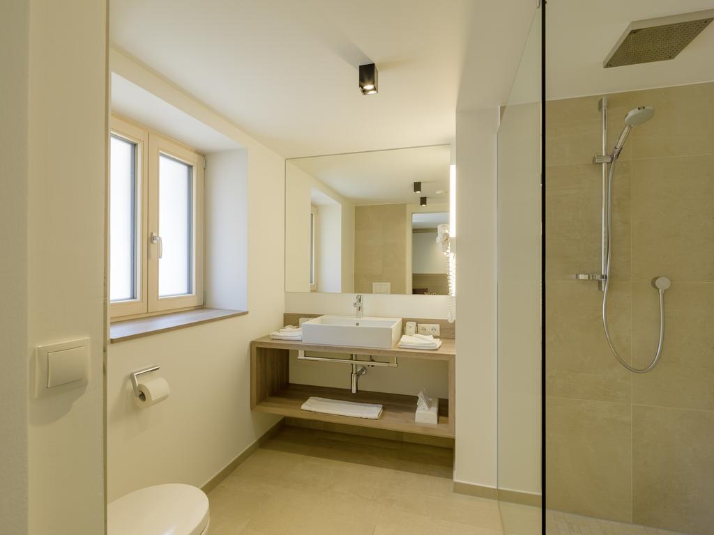 Quality Hosts Arlberg - Hotel Goldenes Kreuz B&B Σανκτ Αντόν αμ Άλμπεργκ Δωμάτιο φωτογραφία